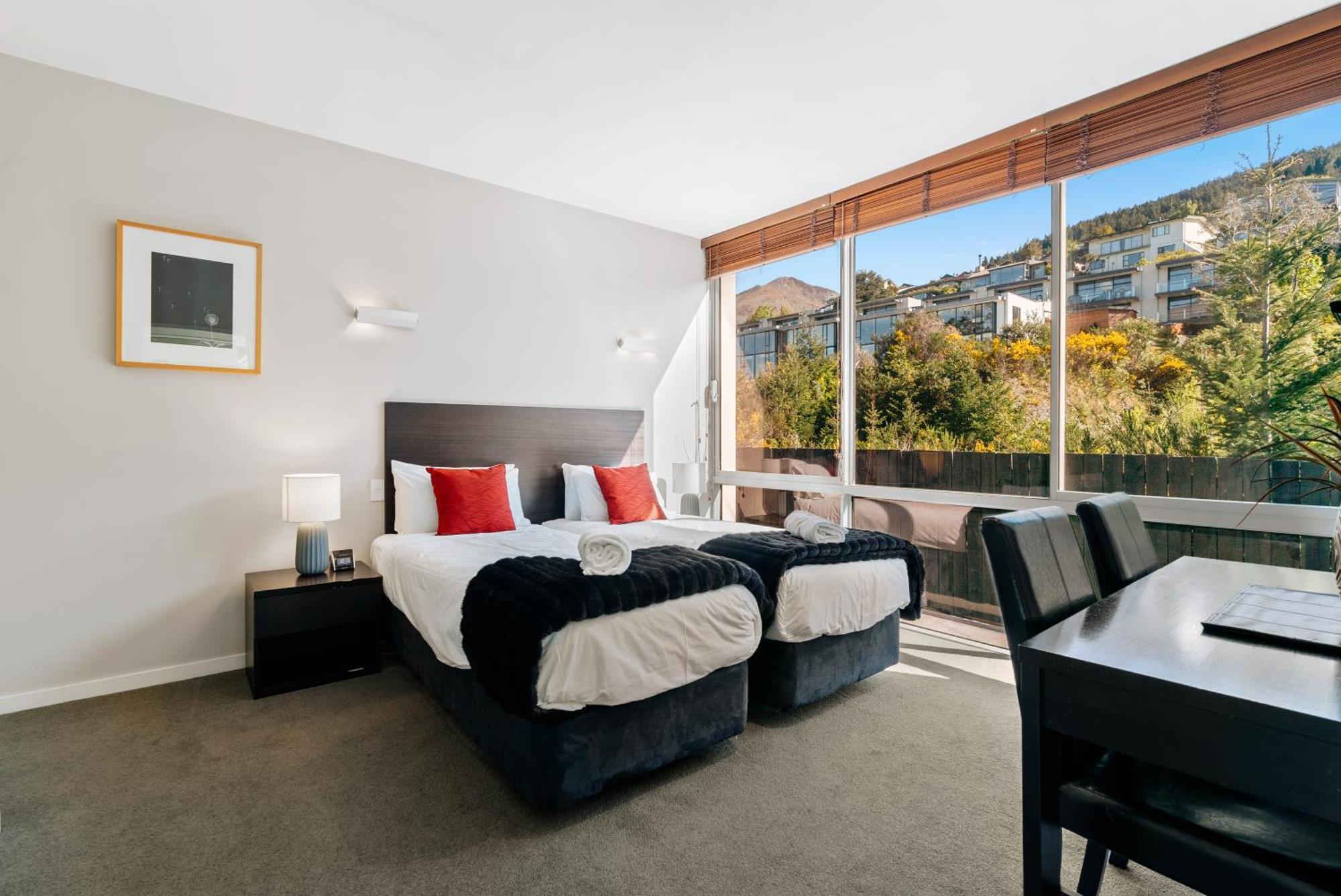 Modern Executive Living In Pounamu Appartement Queenstown Buitenkant foto