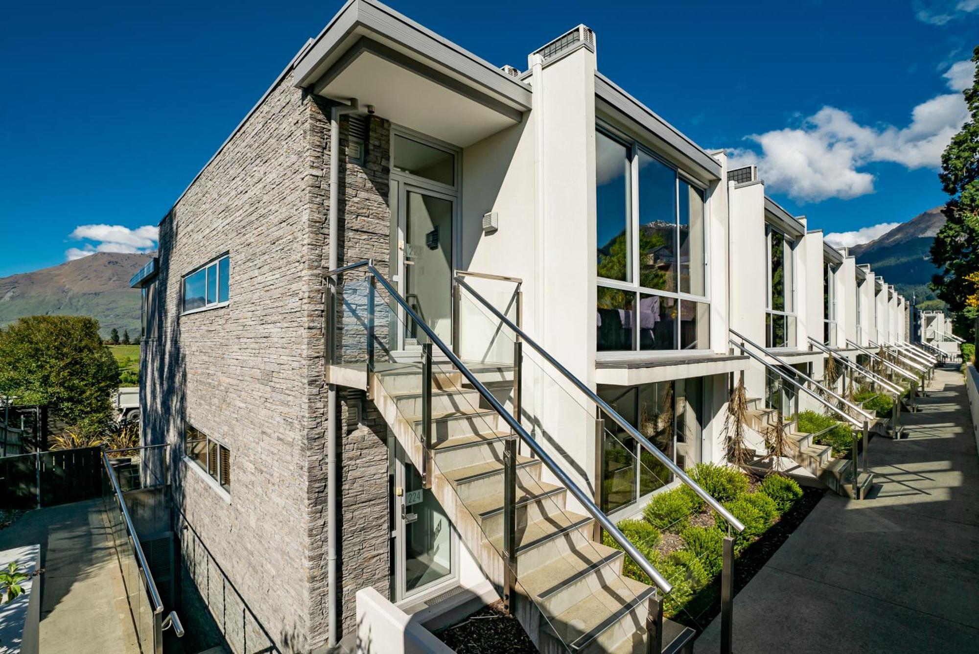 Modern Executive Living In Pounamu Appartement Queenstown Buitenkant foto